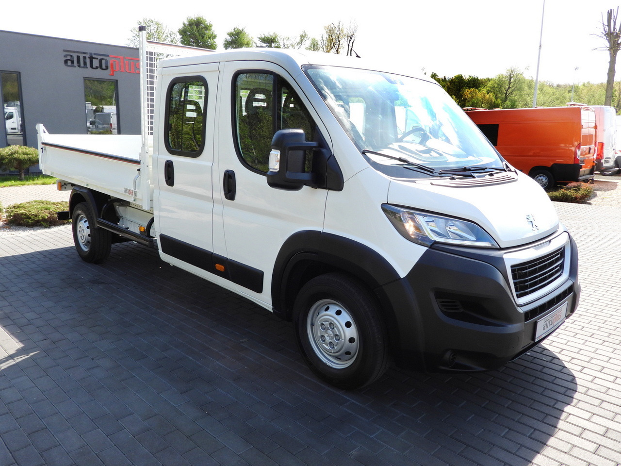 PEUGEOT BOXER TIPPER DOUBLE CABIN DOKA 7 SEATS CRUISE CONTROL AIR CONDITIONING 140HP - Tipper van: picture 4 PEUGEOT BOXER TIPPER DOUBLE CABIN DOKA 7 SEATS CRUISE CONTROL AIR CONDITIONING 140HP - Tipper van: picture 4
