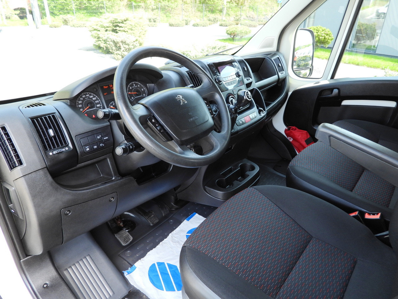 PEUGEOT BOXER TIPPER DOUBLE CABIN DOKA 7 SEATS CRUISE CONTROL AIR CONDITIONING 140HP - Tipper van: picture 2 PEUGEOT BOXER TIPPER DOUBLE CABIN DOKA 7 SEATS CRUISE CONTROL AIR CONDITIONING 140HP - Tipper van: picture 2