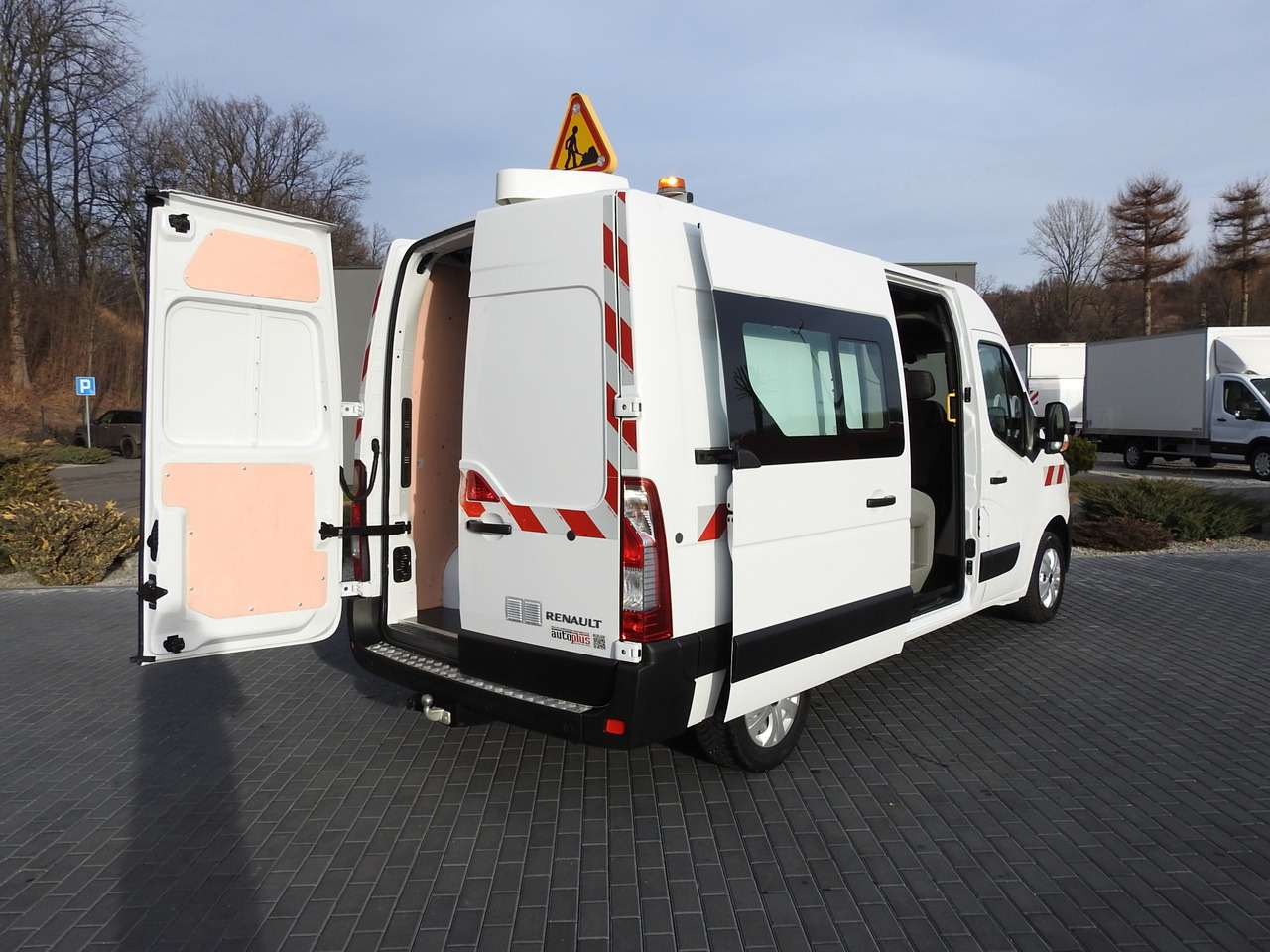 RENAULT MASTER BOX DELIVERY VAN 7 SEATS CRUISE CONTROL AIR CONDITIONING LED LIGHTS 135HP - Panel van: picture 3 RENAULT MASTER BOX DELIVERY VAN 7 SEATS CRUISE CONTROL AIR CONDITIONING LED LIGHTS 135HP - Panel van: picture 3