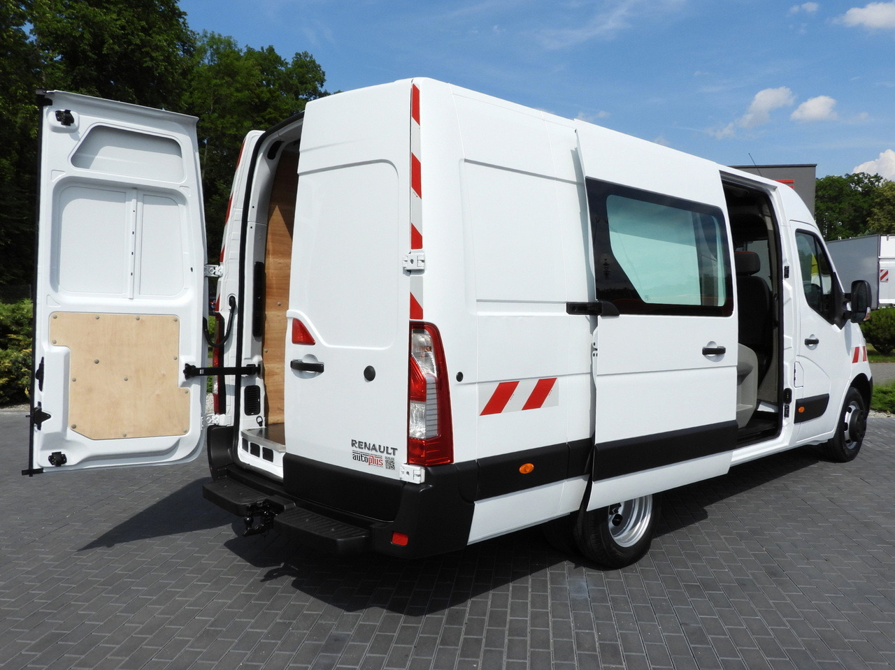 RENAULT MASTER BOX DELIVERY VAN 7 SEATS CRUISE CONTROL TWIN WHEELS AIR CONDITIONING 145HP - Panel van: picture 3 RENAULT MASTER BOX DELIVERY VAN 7 SEATS CRUISE CONTROL TWIN WHEELS AIR CONDITIONING 145HP - Panel van: picture 3