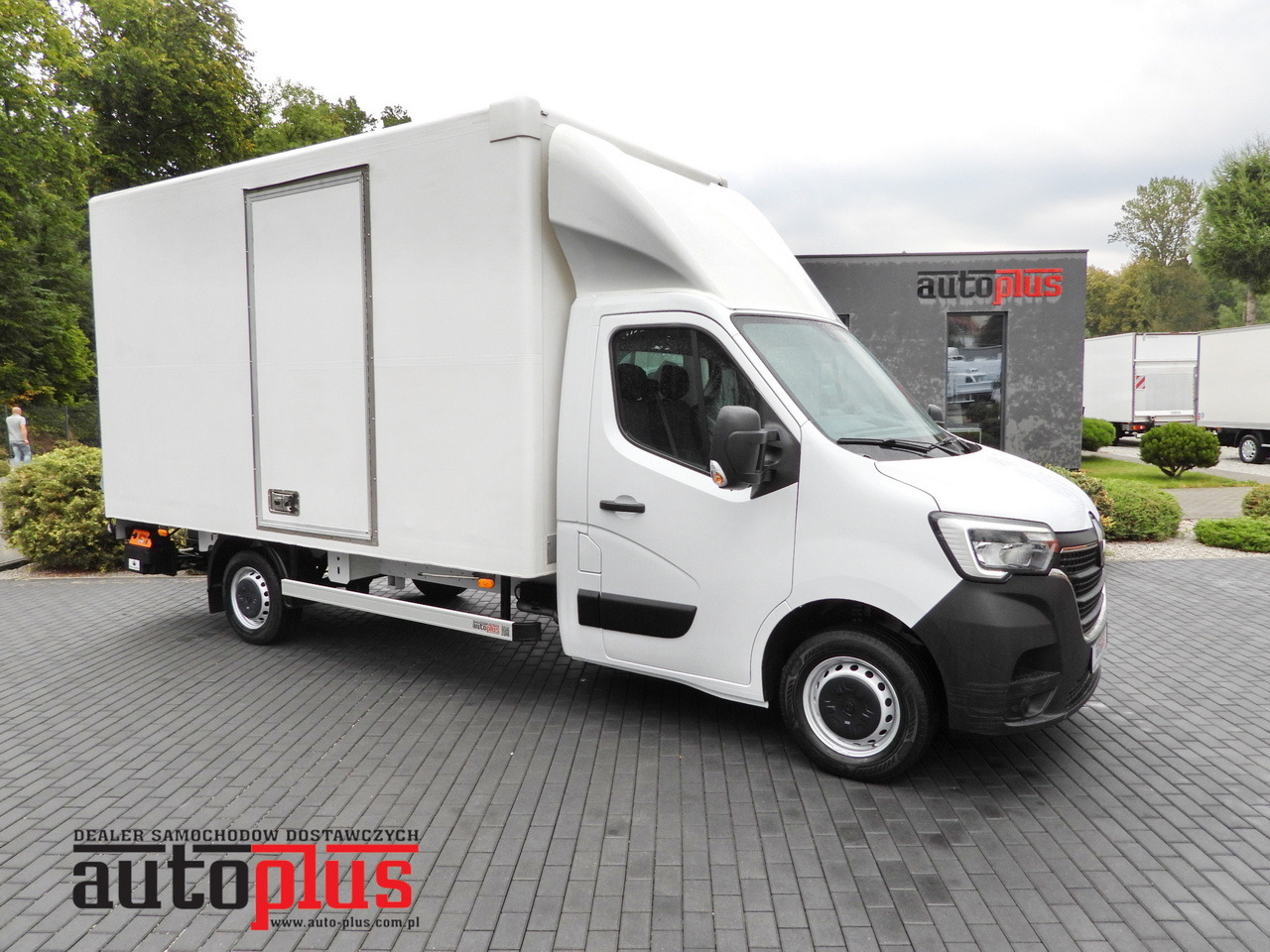 RENAULT MASTER BOX LIFT 8 PALLETS CRUISE CONTROL LED LIGHTS AIR CONDITIONING 145HP - Closed box van: picture 1 RENAULT MASTER BOX LIFT 8 PALLETS CRUISE CONTROL LED LIGHTS AIR CONDITIONING 145HP - Closed box van: picture 1