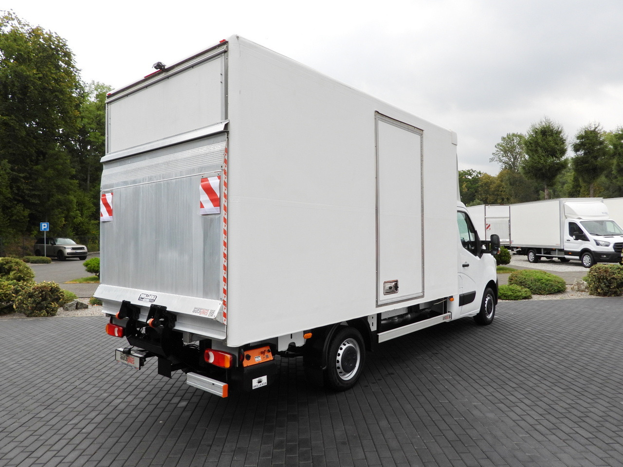 RENAULT MASTER BOX LIFT 8 PALLETS CRUISE CONTROL LED LIGHTS AIR CONDITIONING 145HP - Closed box van: picture 3 RENAULT MASTER BOX LIFT 8 PALLETS CRUISE CONTROL LED LIGHTS AIR CONDITIONING 145HP - Closed box van: picture 3
