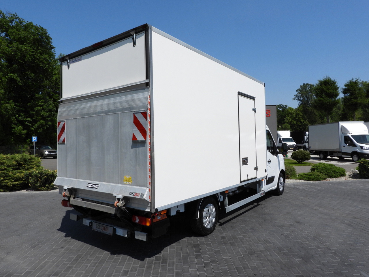 RENAULT MASTER BOX LIFT 8 PALLETS CRUISE CONTROL LED LIGHTS AIR CONDITIONING 165HP - Closed box van: picture 3 RENAULT MASTER BOX LIFT 8 PALLETS CRUISE CONTROL LED LIGHTS AIR CONDITIONING 165HP - Closed box van: picture 3