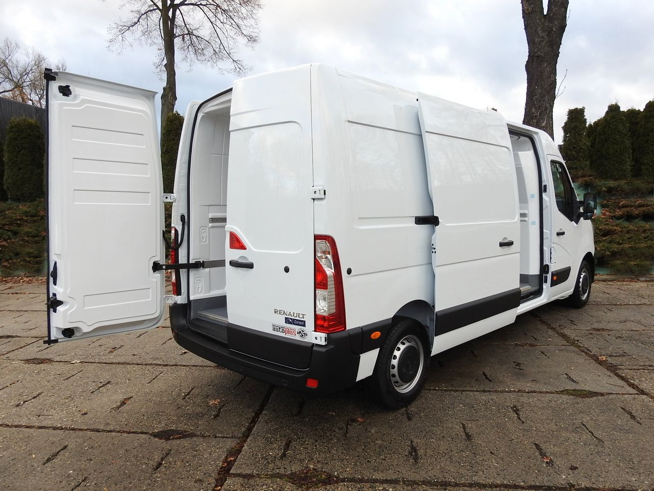 RENAULT MASTER NEW REFRIGERATOR VAN -10*C AIR CONDITIONING MANUFACTURERS 135HP - Refrigerated delivery van: picture 3 RENAULT MASTER NEW REFRIGERATOR VAN -10*C AIR CONDITIONING MANUFACTURERS 135HP - Refrigerated delivery van: picture 3