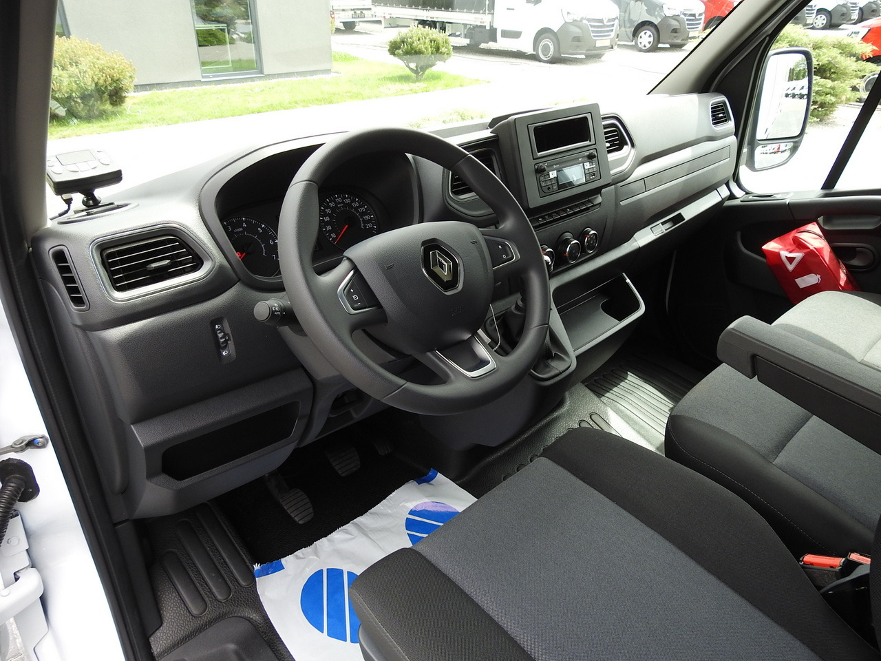 RENAULT MASTER NEW REGRIGERATOR BOX -10*C 8 PALLETS CRUISE CONTROL AIR CONDITIONING LED LIGHTS GUARANTEE 165HP - Refrigerated delivery van: picture 2 RENAULT MASTER NEW REGRIGERATOR BOX -10*C 8 PALLETS CRUISE CONTROL AIR CONDITIONING LED LIGHTS GUARANTEE 165HP - Refrigerated delivery van: picture 2