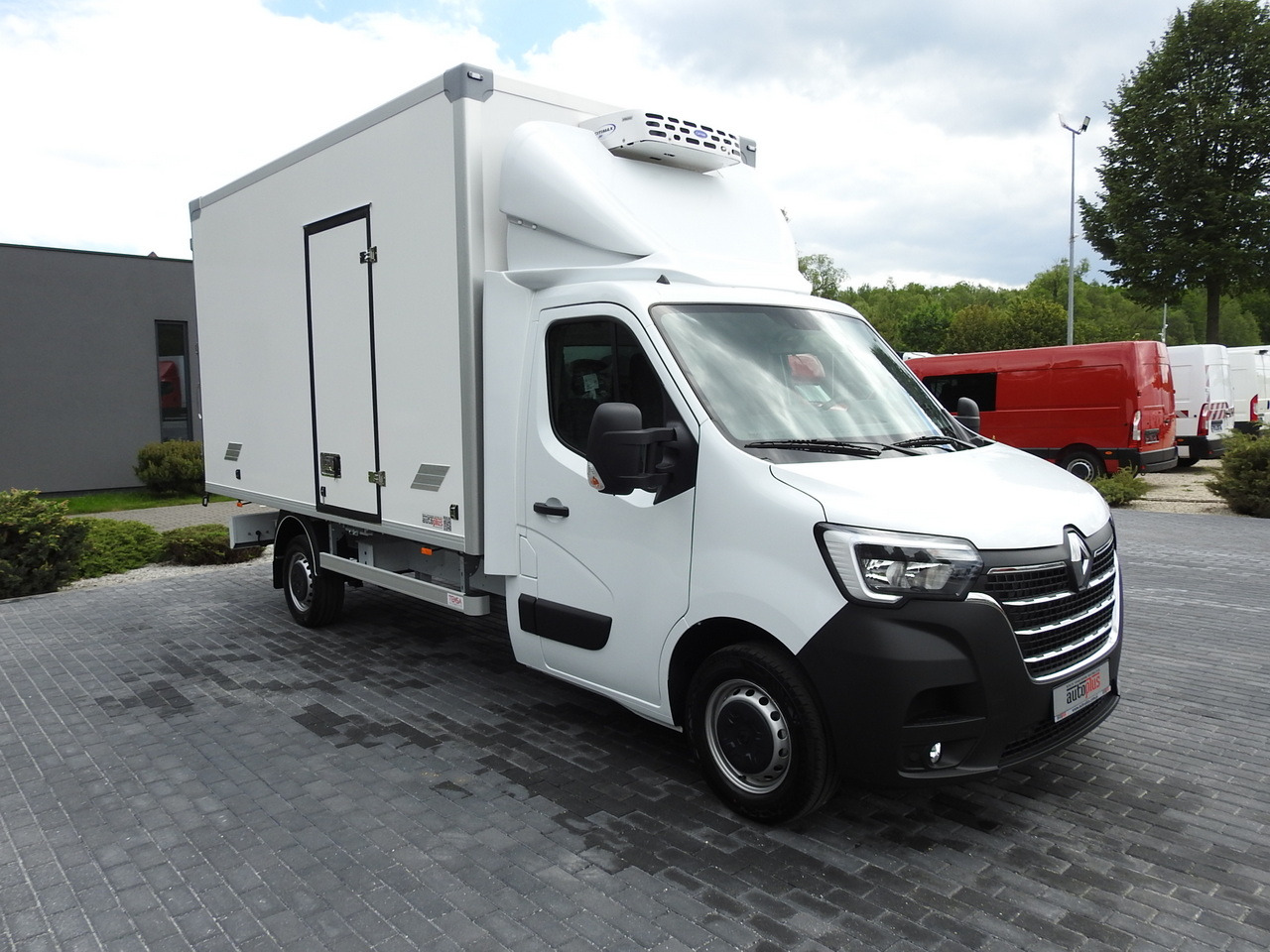 RENAULT MASTER NEW REGRIGERATOR BOX -10*C 8 PALLETS CRUISE CONTROL AIR CONDITIONING LED LIGHTS GUARANTEE 165HP - Refrigerated delivery van: picture 4 RENAULT MASTER NEW REGRIGERATOR BOX -10*C 8 PALLETS CRUISE CONTROL AIR CONDITIONING LED LIGHTS GUARANTEE 165HP - Refrigerated delivery van: picture 4