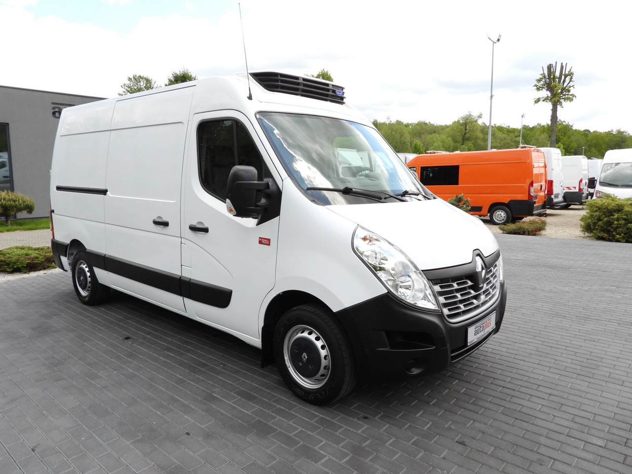 RENAULT MASTER REFRIGERATOR VAN -20*C POWER SUPPLY 230V CRUISE CONTROL AIR CONDITIONING 145HP - Refrigerated delivery van: picture 4 RENAULT MASTER REFRIGERATOR VAN -20*C POWER SUPPLY 230V CRUISE CONTROL AIR CONDITIONING 145HP - Refrigerated delivery van: picture 4