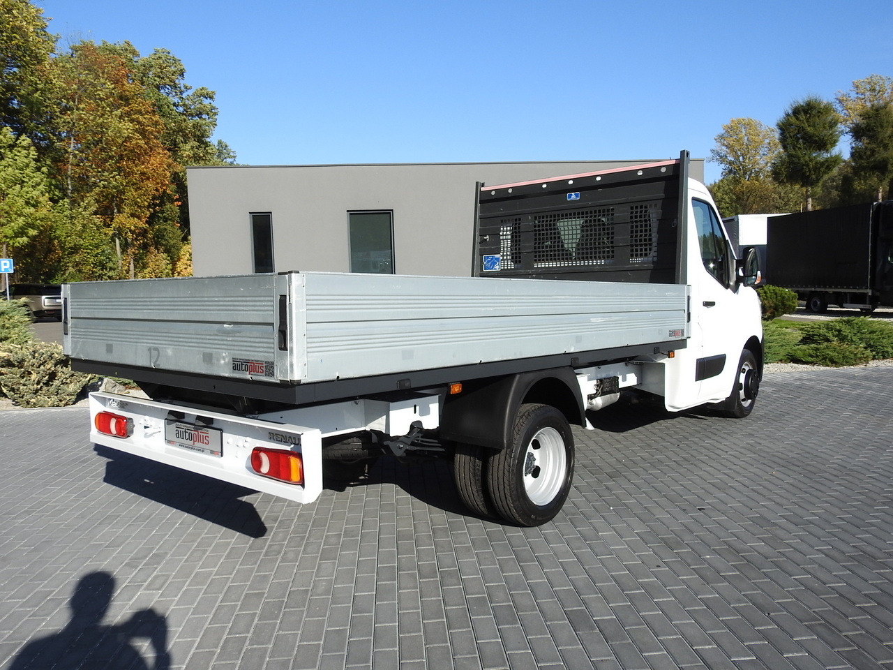 RENAULT MASTER STAKE BODY CRUISE CONTROL AIR CONDITIONING LED LIGHTS TWIN WHEELS  130HP - Open body delivery van: picture 3 RENAULT MASTER STAKE BODY CRUISE CONTROL AIR CONDITIONING LED LIGHTS TWIN WHEELS  130HP - Open body delivery van: picture 3