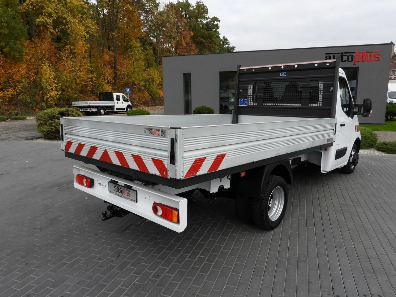 RENAULT MASTER STAKE BODY CRUISE CONTROL NAVIGATION TWIN WHEELS AIR CONDITIONING 130HP - Open body delivery van: picture 3 RENAULT MASTER STAKE BODY CRUISE CONTROL NAVIGATION TWIN WHEELS AIR CONDITIONING 130HP - Open body delivery van: picture 3