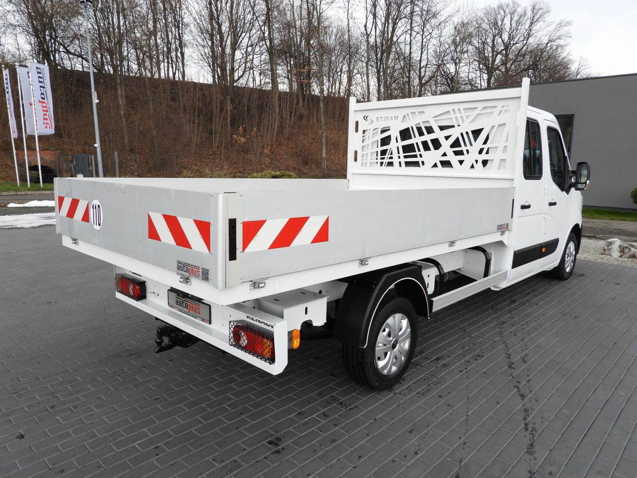 RENAULT MASTER STAKE BODY DOUBLE CABIN DOKA 6 SEATS CRUISE CONTROL NAVIGATION LED LIGHTS AIR CONDITIONING 150HP - Crew cab van: picture 3 RENAULT MASTER STAKE BODY DOUBLE CABIN DOKA 6 SEATS CRUISE CONTROL NAVIGATION LED LIGHTS AIR CONDITIONING 150HP - Crew cab van: picture 3