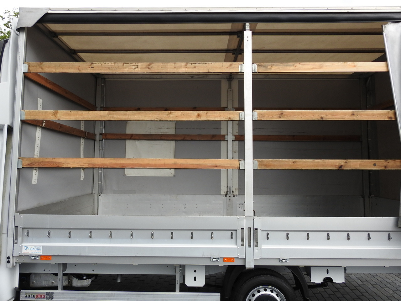 Curtain side van RENAULT MASTER TARPAULIN 10 PALLETS WEBASTO CRUISE CONTROL AIR CONDITIONING 170HP: picture 22 Curtain side van RENAULT MASTER TARPAULIN 10 PALLETS WEBASTO CRUISE CONTROL AIR CONDITIONING 170HP: picture 22