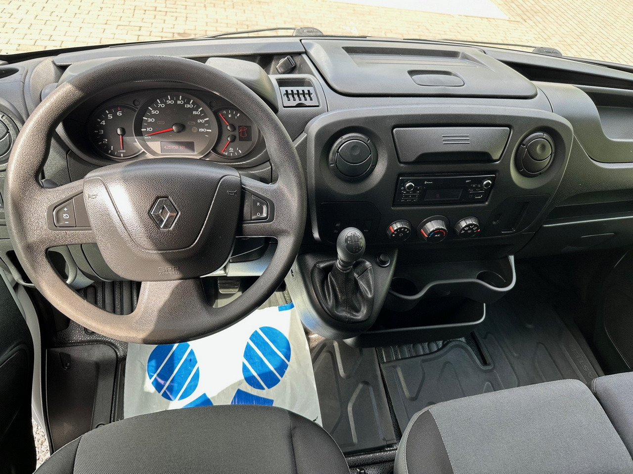 Curtain side van RENAULT MASTER TARPAULIN 10 PALLETS WEBASTO CRUISE CONTROL AIR CONDITIONING 170HP: picture 25 Curtain side van RENAULT MASTER TARPAULIN 10 PALLETS WEBASTO CRUISE CONTROL AIR CONDITIONING 170HP: picture 25