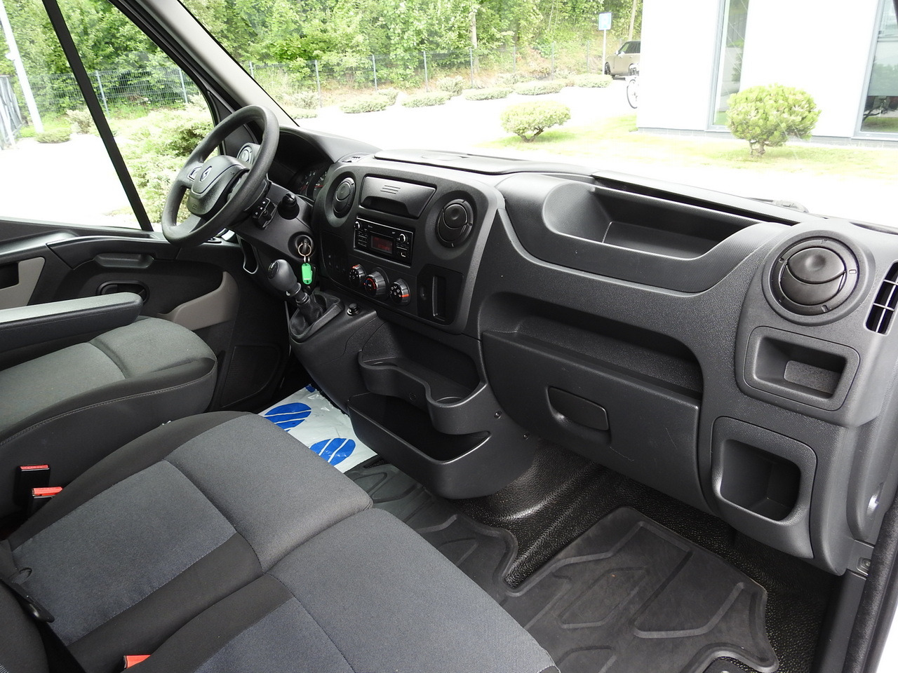 Curtain side van RENAULT MASTER TARPAULIN 10 PALLETS WEBASTO CRUISE CONTROL AIR CONDITIONING 170HP: picture 35 Curtain side van RENAULT MASTER TARPAULIN 10 PALLETS WEBASTO CRUISE CONTROL AIR CONDITIONING 170HP: picture 35