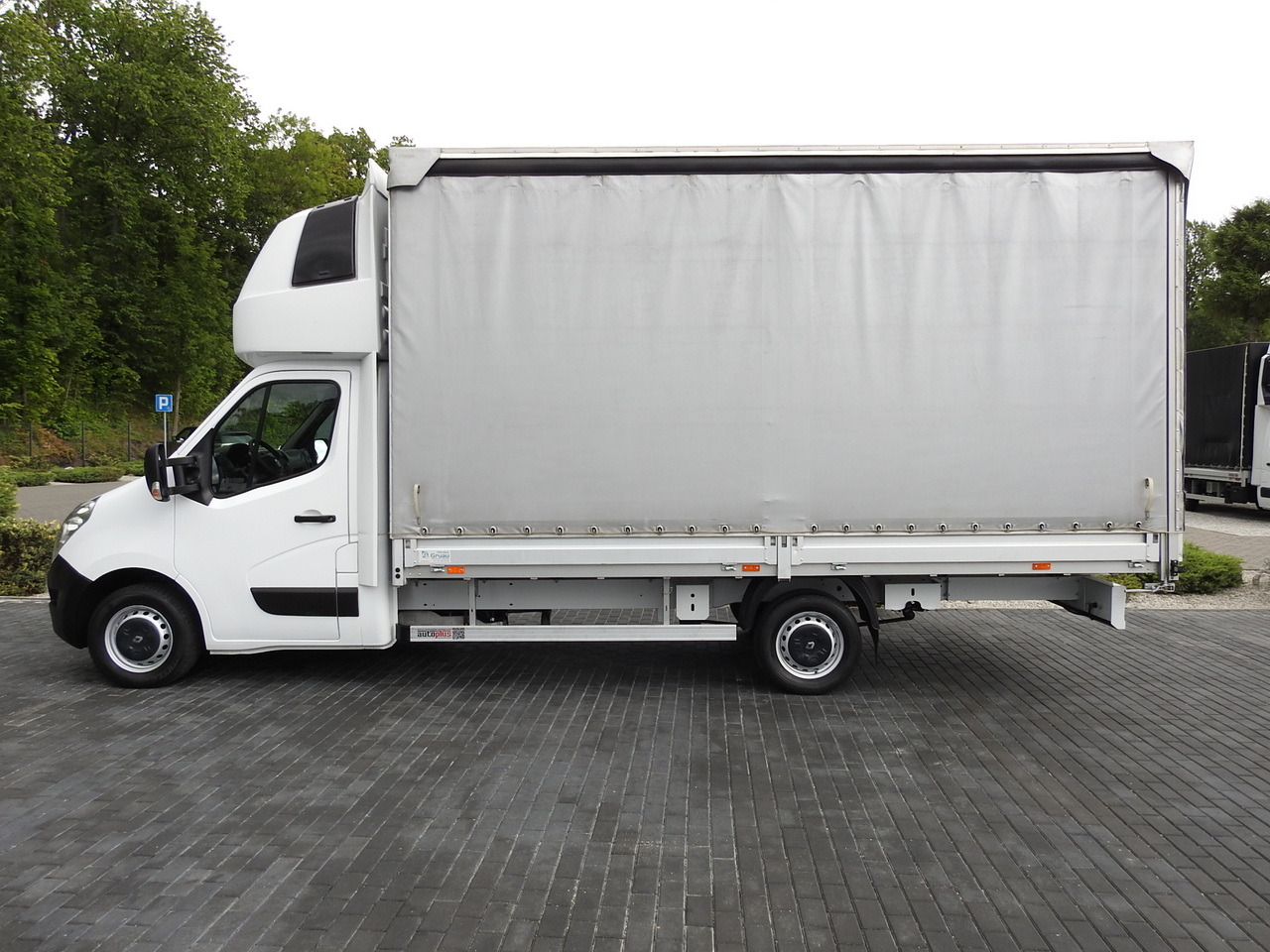 Curtain side van RENAULT MASTER TARPAULIN 10 PALLETS WEBASTO CRUISE CONTROL AIR CONDITIONING 170HP: picture 8 Curtain side van RENAULT MASTER TARPAULIN 10 PALLETS WEBASTO CRUISE CONTROL AIR CONDITIONING 170HP: picture 8
