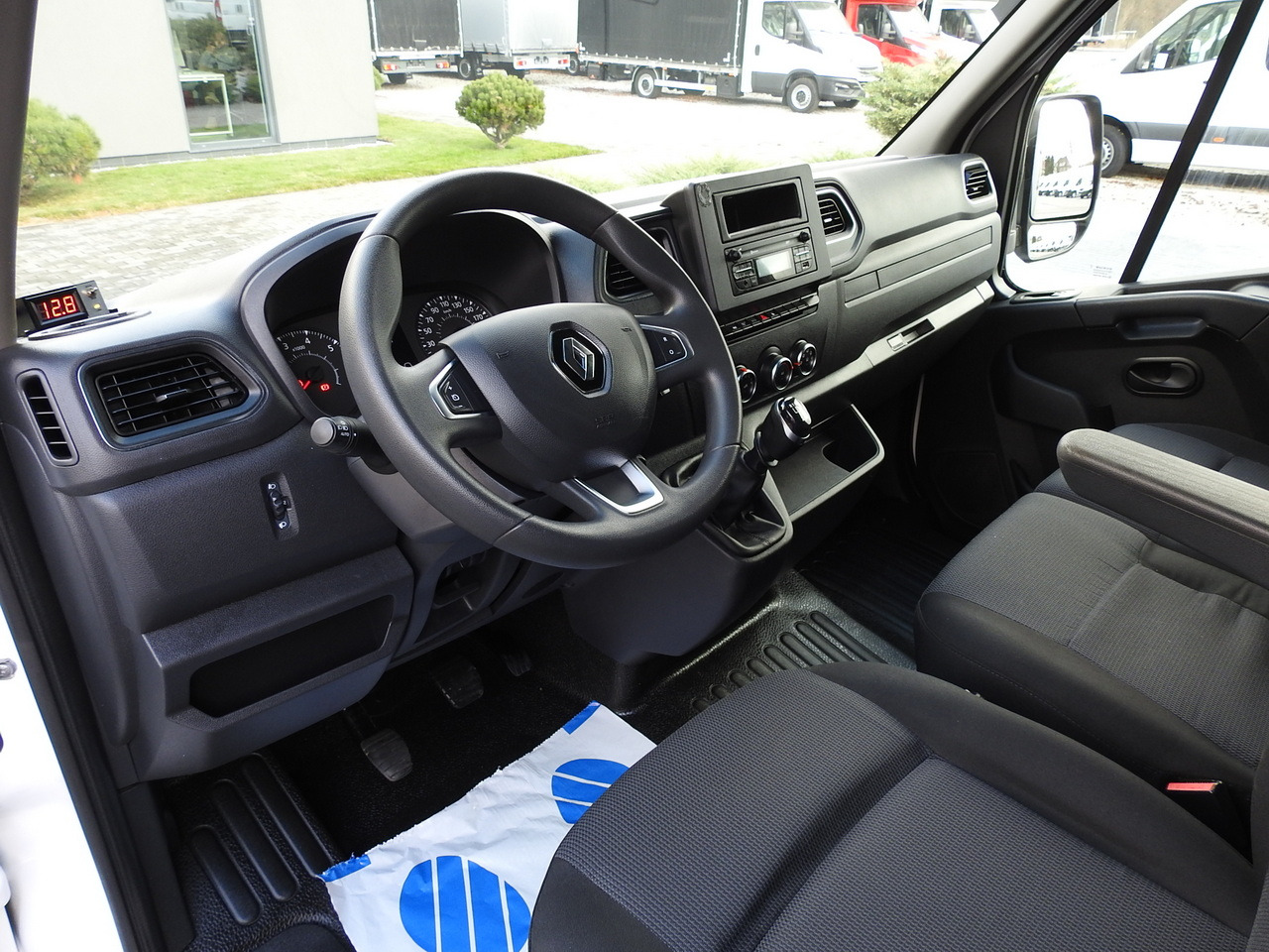 RENAULT MASTER TARPAULIN 10 PALLETS WEBASTO CRUISE CONTROL AIR CONDITIONING LED LIGHTS PNEUMATICS  165HP - Curtain side van: picture 2 RENAULT MASTER TARPAULIN 10 PALLETS WEBASTO CRUISE CONTROL AIR CONDITIONING LED LIGHTS PNEUMATICS  165HP - Curtain side van: picture 2