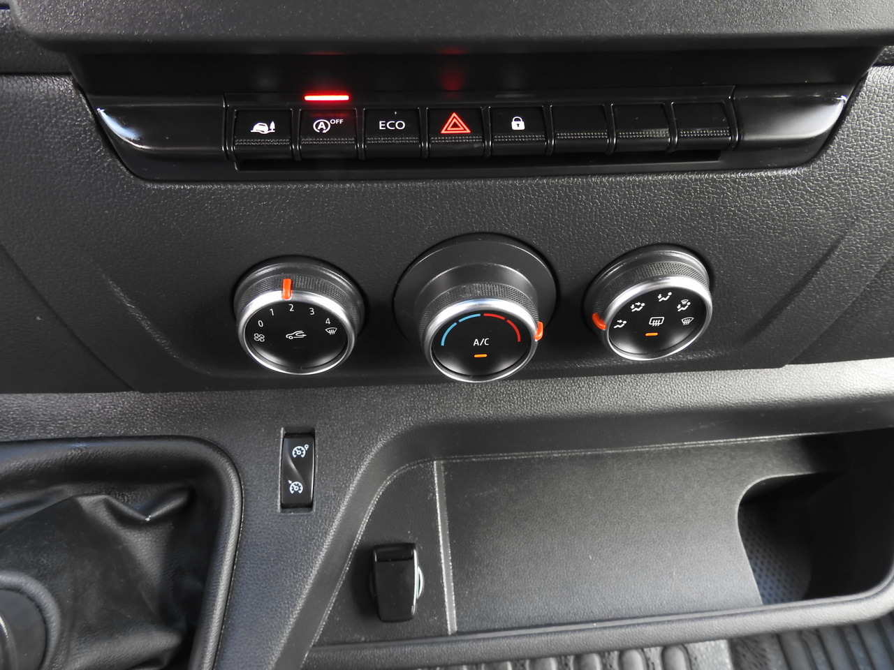 Leasing of RENAULT MASTER TARPAULIN 10 PALLETS WEBASTO CRUISE CONTROL AIR CONDITIONING LED LIGHTS PNEUMATICS  165HP RENAULT MASTER TARPAULIN 10 PALLETS WEBASTO CRUISE CONTROL AIR CONDITIONING LED LIGHTS PNEUMATICS  165HP: picture 36