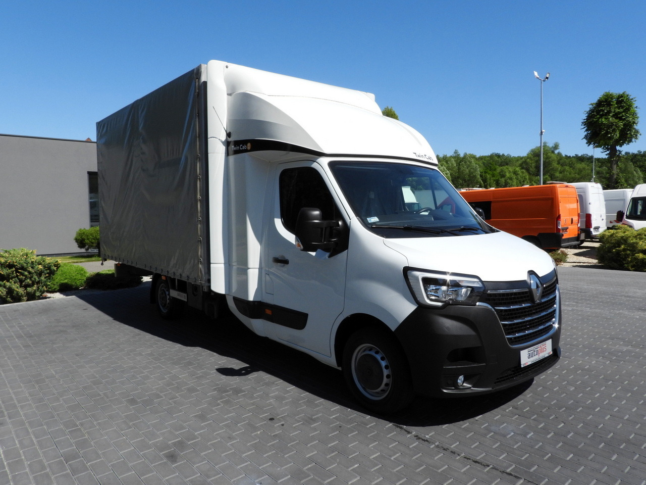 RENAULT MASTER TARPAULIN 10 PALLETS WEBASTO CRUISE CONTROL LED LIGHTS PNEUMATICS AIR CONDITIONING 165HP - Curtain side van: picture 4 RENAULT MASTER TARPAULIN 10 PALLETS WEBASTO CRUISE CONTROL LED LIGHTS PNEUMATICS AIR CONDITIONING 165HP - Curtain side van: picture 4