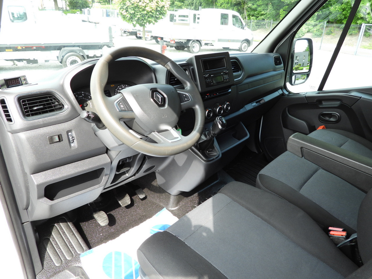 RENAULT MASTER TARPAULIN 10 PALLETS WEBASTO CRUISE CONTROL LED LIGHTS PNEUMATICS AIR CONDITIONING 165HP - Curtain side van: picture 2 RENAULT MASTER TARPAULIN 10 PALLETS WEBASTO CRUISE CONTROL LED LIGHTS PNEUMATICS AIR CONDITIONING 165HP - Curtain side van: picture 2