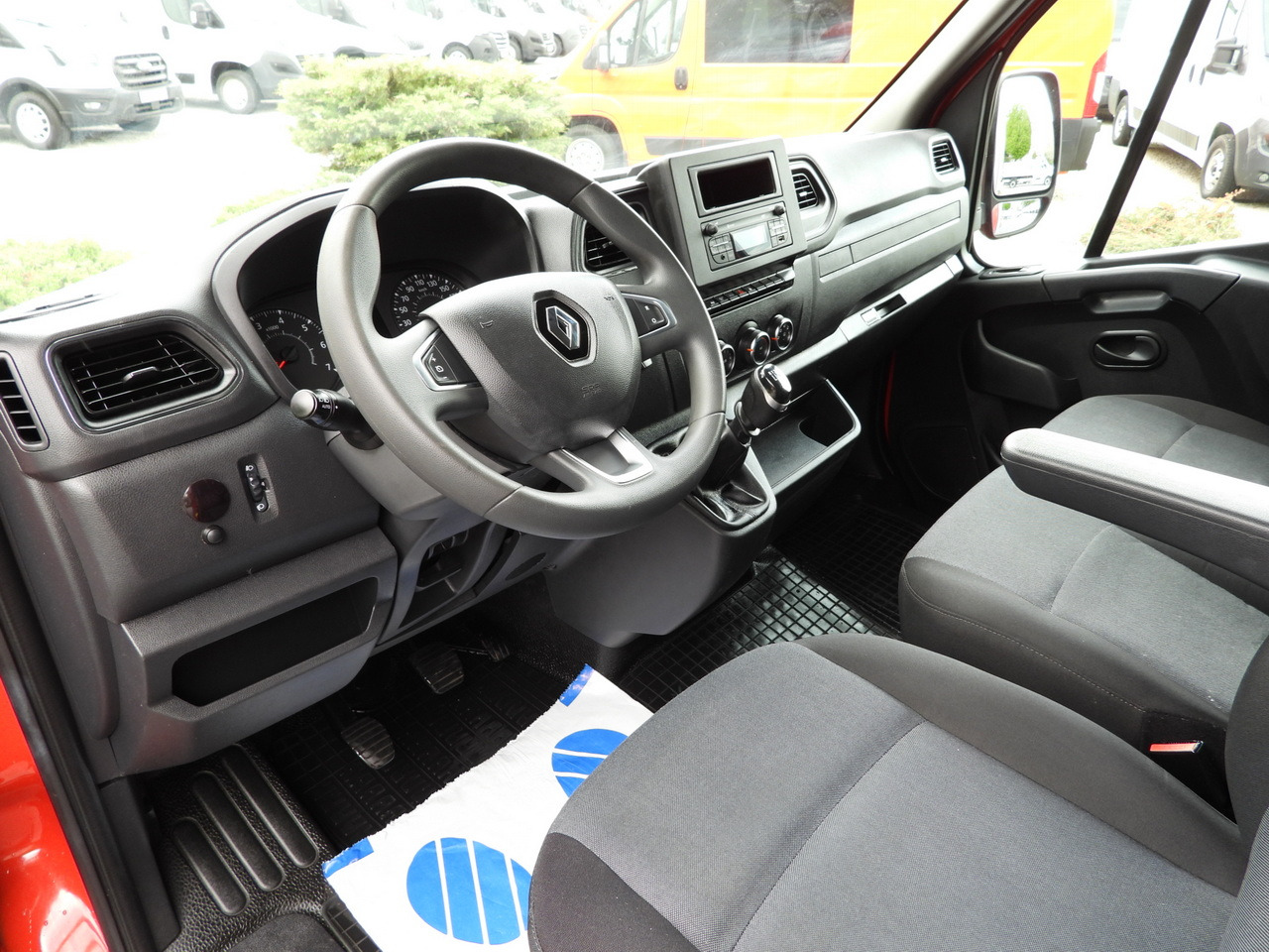 RENAULT MASTER  TARPAULIN 10 PALLETS WEBASTO CRUISE CONTROL LED LIGHTS PNEUMATICS AIR CONDITIONING  165HP - Curtain side van: picture 2 RENAULT MASTER  TARPAULIN 10 PALLETS WEBASTO CRUISE CONTROL LED LIGHTS PNEUMATICS AIR CONDITIONING  165HP - Curtain side van: picture 2