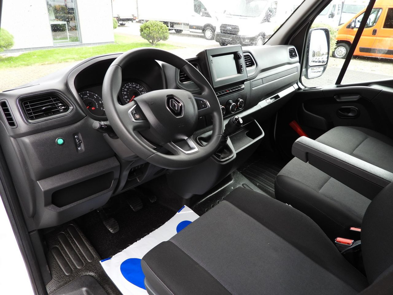 RENAULT MASTER TARPAULIN 10 PALLETS WEBASTO CRUISE CONTROL NAVIGATION LED LIGHTS TWIN WHEELS AIR CONDITIONING 165HP - Curtain side van: picture 2 RENAULT MASTER TARPAULIN 10 PALLETS WEBASTO CRUISE CONTROL NAVIGATION LED LIGHTS TWIN WHEELS AIR CONDITIONING 165HP - Curtain side van: picture 2