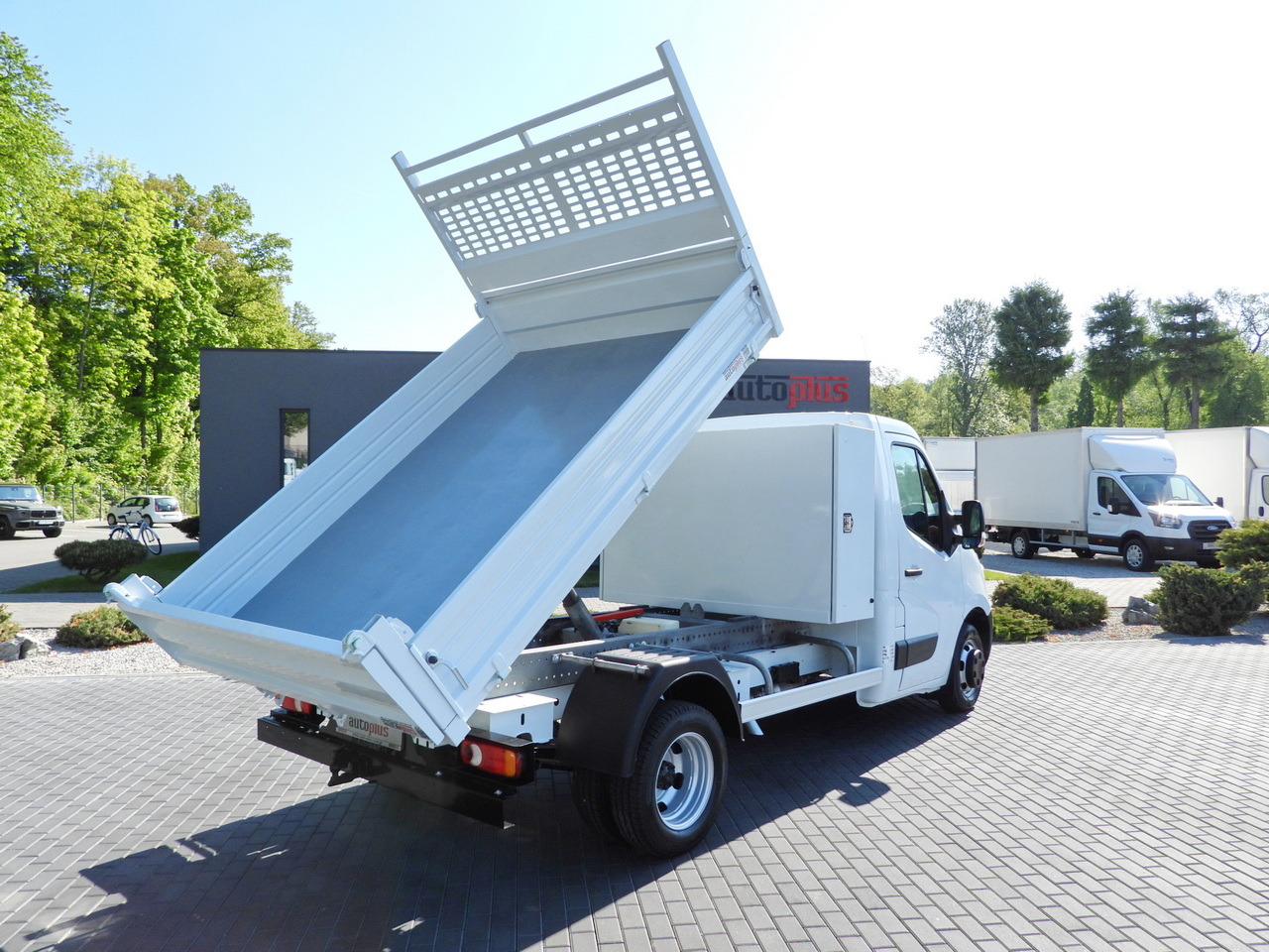 RENAULT MASTER TIPPER CRUISE CONTROL TWIN WHEELS AIR CONDITIONING  145HP - Tipper van: picture 3 RENAULT MASTER TIPPER CRUISE CONTROL TWIN WHEELS AIR CONDITIONING  145HP - Tipper van: picture 3