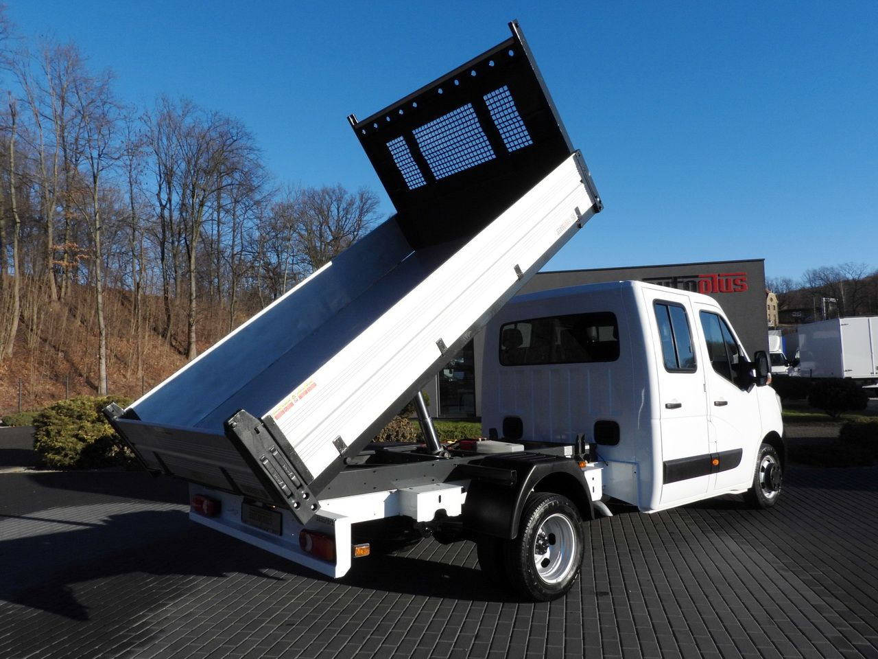 RENAULT MASTER TIPPER DOUBLE CABIN DOKA 6 SEATS CRUISE CONTROL LED LIGHTS TWIN WHEELS AIR CONDITIONING 130HP - Tipper van: picture 3 RENAULT MASTER TIPPER DOUBLE CABIN DOKA 6 SEATS CRUISE CONTROL LED LIGHTS TWIN WHEELS AIR CONDITIONING 130HP - Tipper van: picture 3