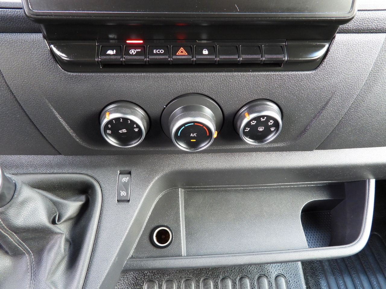 Tipper van RENAULT MASTER TIPPER DOUBLE CABIN DOKA 7 SEATS CRUISE CONTROL NAVIGATION LED LIGHTS AIR CONDITIONING 145HP: picture 31 Tipper van RENAULT MASTER TIPPER DOUBLE CABIN DOKA 7 SEATS CRUISE CONTROL NAVIGATION LED LIGHTS AIR CONDITIONING 145HP: picture 31