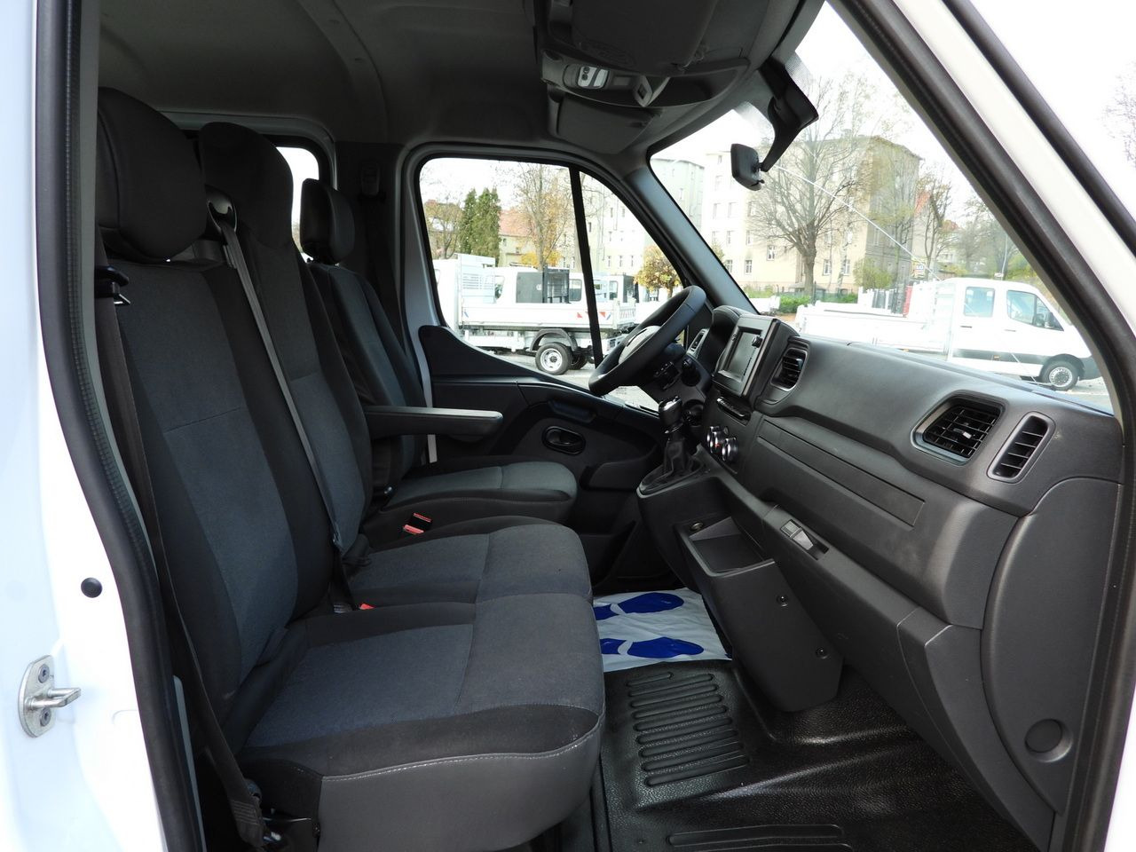 Tipper van RENAULT MASTER TIPPER DOUBLE CABIN DOKA 7 SEATS CRUISE CONTROL NAVIGATION LED LIGHTS AIR CONDITIONING 145HP: picture 33 Tipper van RENAULT MASTER TIPPER DOUBLE CABIN DOKA 7 SEATS CRUISE CONTROL NAVIGATION LED LIGHTS AIR CONDITIONING 145HP: picture 33