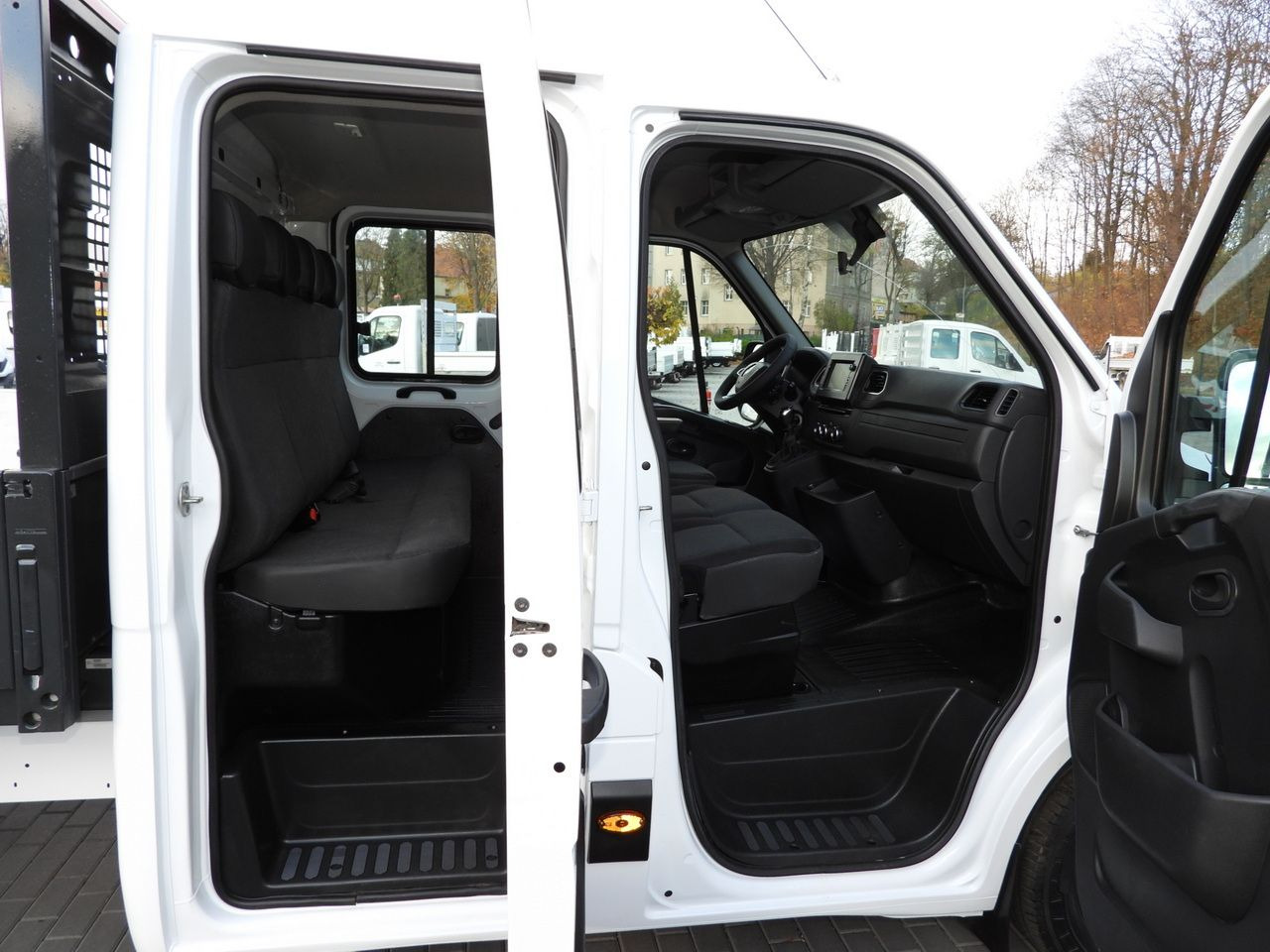 Tipper van RENAULT MASTER TIPPER DOUBLE CABIN DOKA 7 SEATS CRUISE CONTROL NAVIGATION LED LIGHTS AIR CONDITIONING 145HP: picture 36 Tipper van RENAULT MASTER TIPPER DOUBLE CABIN DOKA 7 SEATS CRUISE CONTROL NAVIGATION LED LIGHTS AIR CONDITIONING 145HP: picture 36