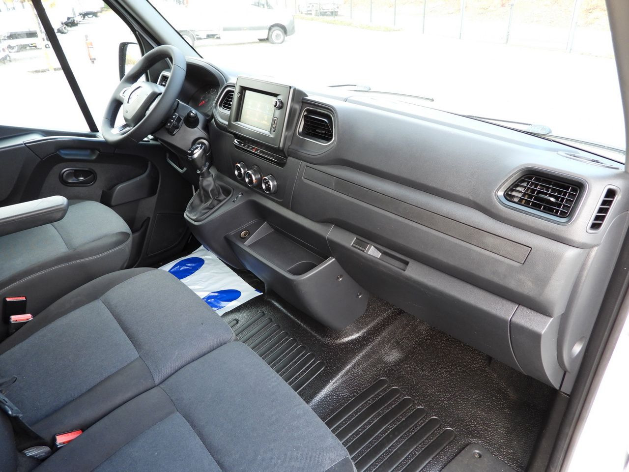 Tipper van RENAULT MASTER TIPPER DOUBLE CABIN DOKA 7 SEATS CRUISE CONTROL NAVIGATION LED LIGHTS AIR CONDITIONING 145HP: picture 34 Tipper van RENAULT MASTER TIPPER DOUBLE CABIN DOKA 7 SEATS CRUISE CONTROL NAVIGATION LED LIGHTS AIR CONDITIONING 145HP: picture 34