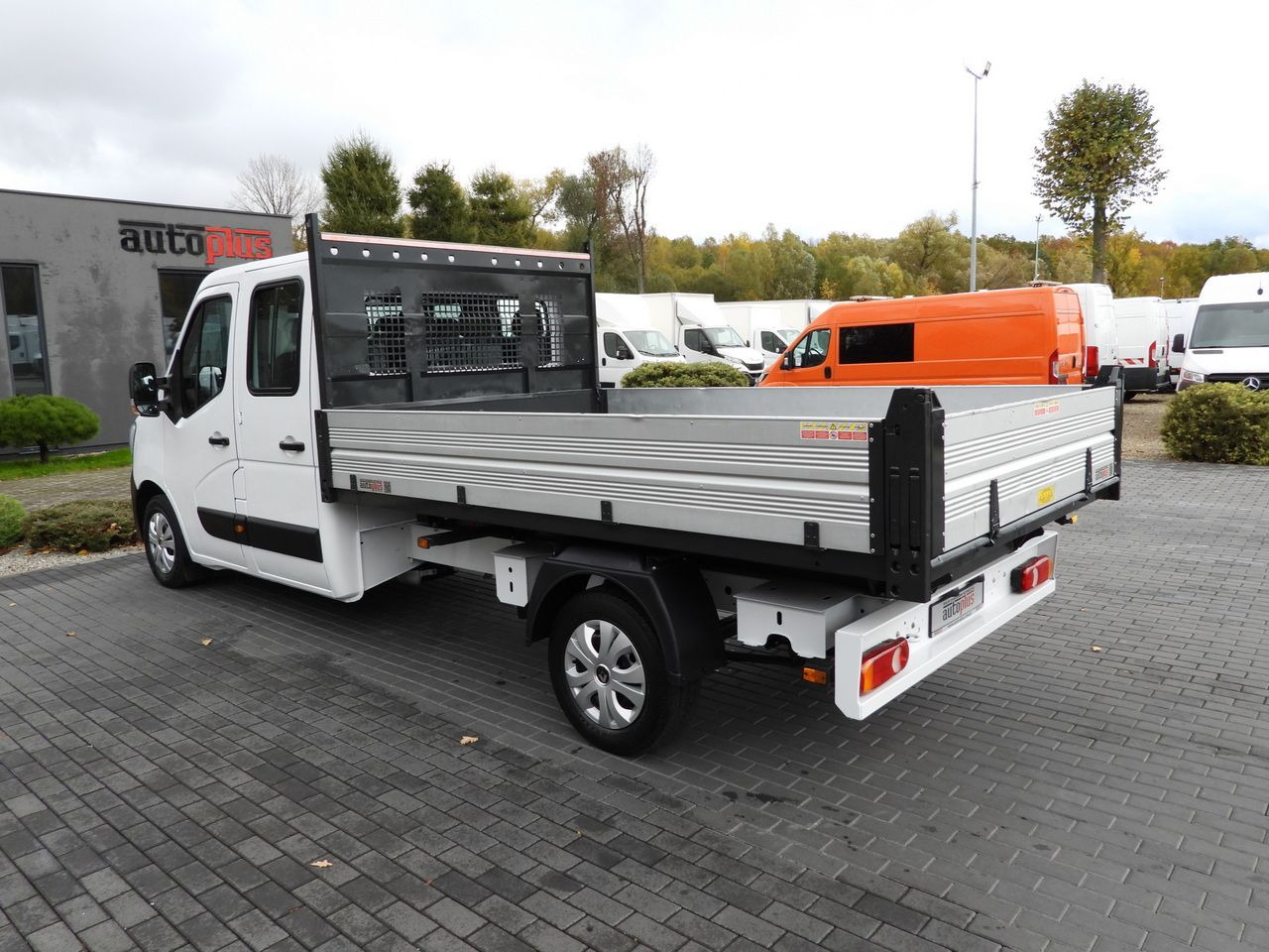 Tipper van RENAULT MASTER TIPPER DOUBLE CABIN DOKA 7 SEATS CRUISE CONTROL NAVIGATION LED LIGHTS AIR CONDITIONING 145HP: picture 9 Tipper van RENAULT MASTER TIPPER DOUBLE CABIN DOKA 7 SEATS CRUISE CONTROL NAVIGATION LED LIGHTS AIR CONDITIONING 145HP: picture 9