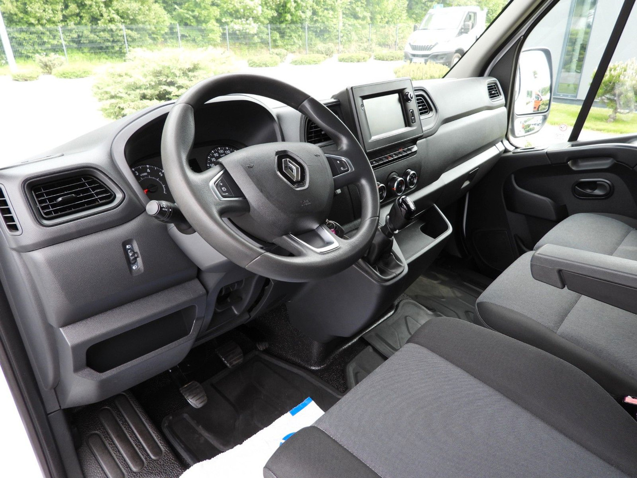 Renault MASTER KASTENWAGEN DOPPELKABINE 7 SITZE TEMPOMAT - Panel van, Crew cab van: picture 2 Renault MASTER KASTENWAGEN DOPPELKABINE 7 SITZE TEMPOMAT - Panel van, Crew cab van: picture 2
