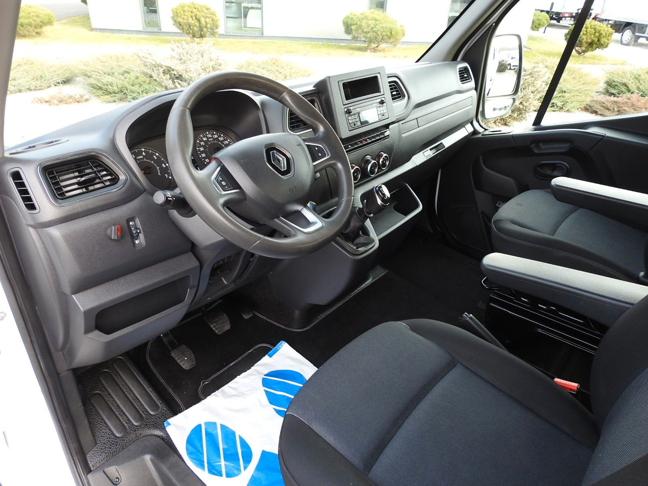 Renault MASTER KIPPER DOPPELKABINE DOKA 6 SITZE TEMPOMAT - Tipper van, Crew cab van: picture 2 Renault MASTER KIPPER DOPPELKABINE DOKA 6 SITZE TEMPOMAT - Tipper van, Crew cab van: picture 2