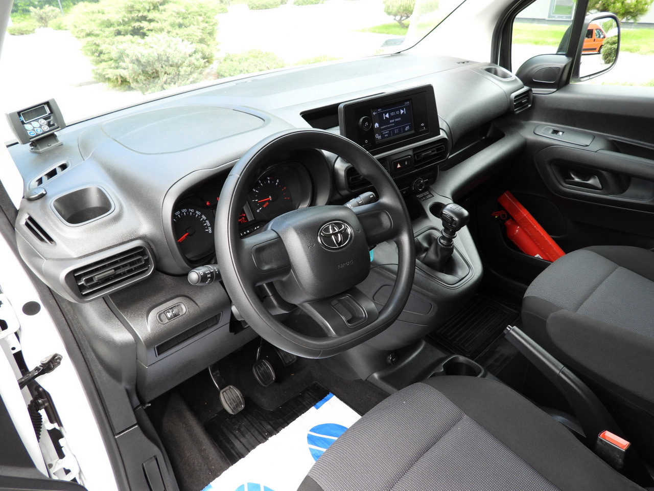 TOYOTA PROACE CITY REFRIGERATOR VAN -15*C POWER SUPPLY 230V CRUISE CONTROL AIR CONDITIONING 100HP - Refrigerated delivery van: picture 2 TOYOTA PROACE CITY REFRIGERATOR VAN -15*C POWER SUPPLY 230V CRUISE CONTROL AIR CONDITIONING 100HP - Refrigerated delivery van: picture 2