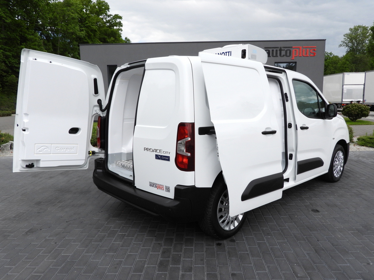 TOYOTA PROACE CITY  REFRIGERATOR VAN -15*C POWER SUPPLY 230V CRUISE CONTROL AIR CONDITIONING  100HP - Refrigerated delivery van: picture 3 TOYOTA PROACE CITY  REFRIGERATOR VAN -15*C POWER SUPPLY 230V CRUISE CONTROL AIR CONDITIONING  100HP - Refrigerated delivery van: picture 3