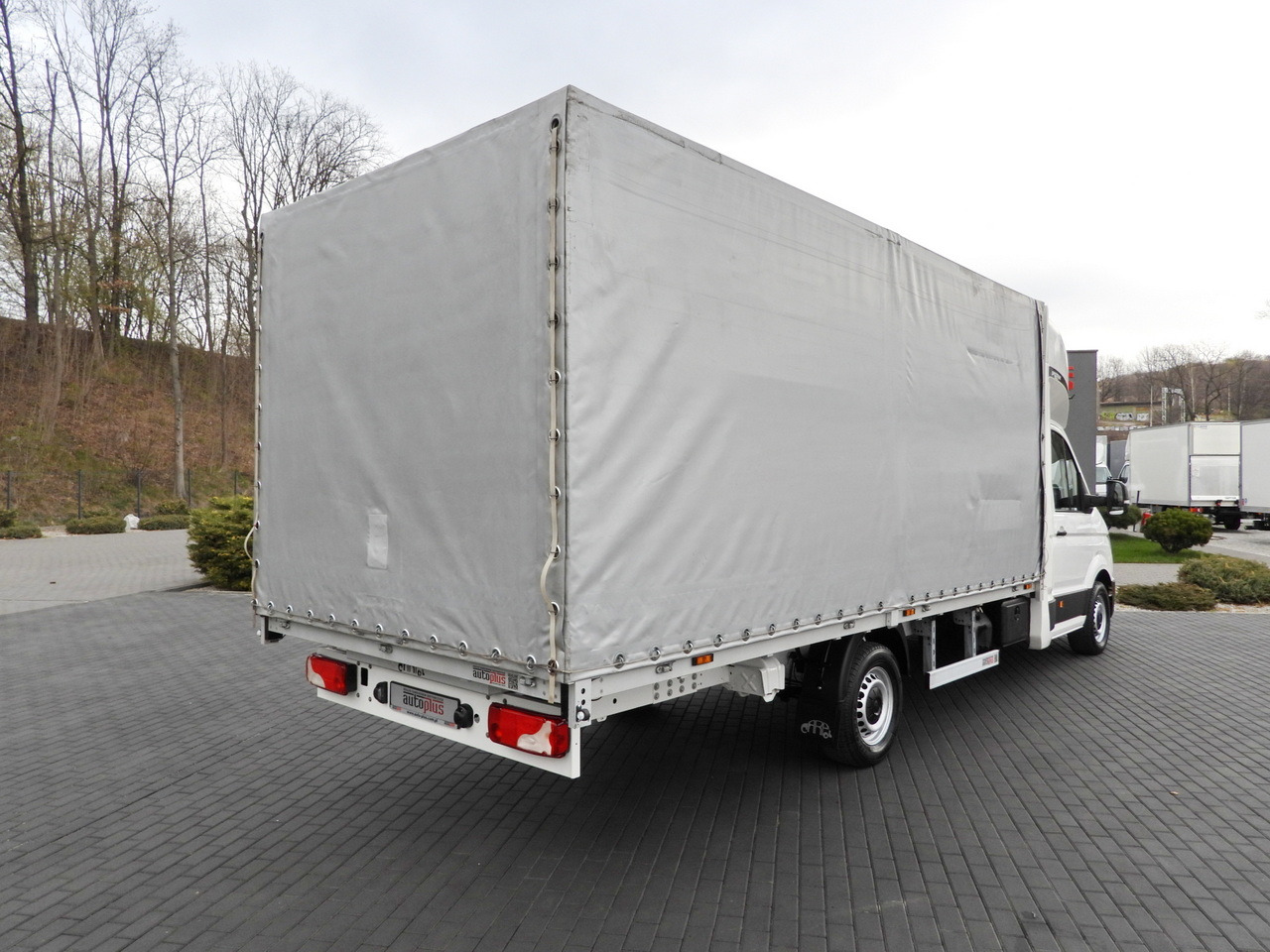 VOLKSWAGEN CRAFTER  TARPAULIN 10 PALLETS WEBASTO CRUISE CONTROL LED LIGHTS  180HP - Curtain side van: picture 3 VOLKSWAGEN CRAFTER  TARPAULIN 10 PALLETS WEBASTO CRUISE CONTROL LED LIGHTS  180HP - Curtain side van: picture 3