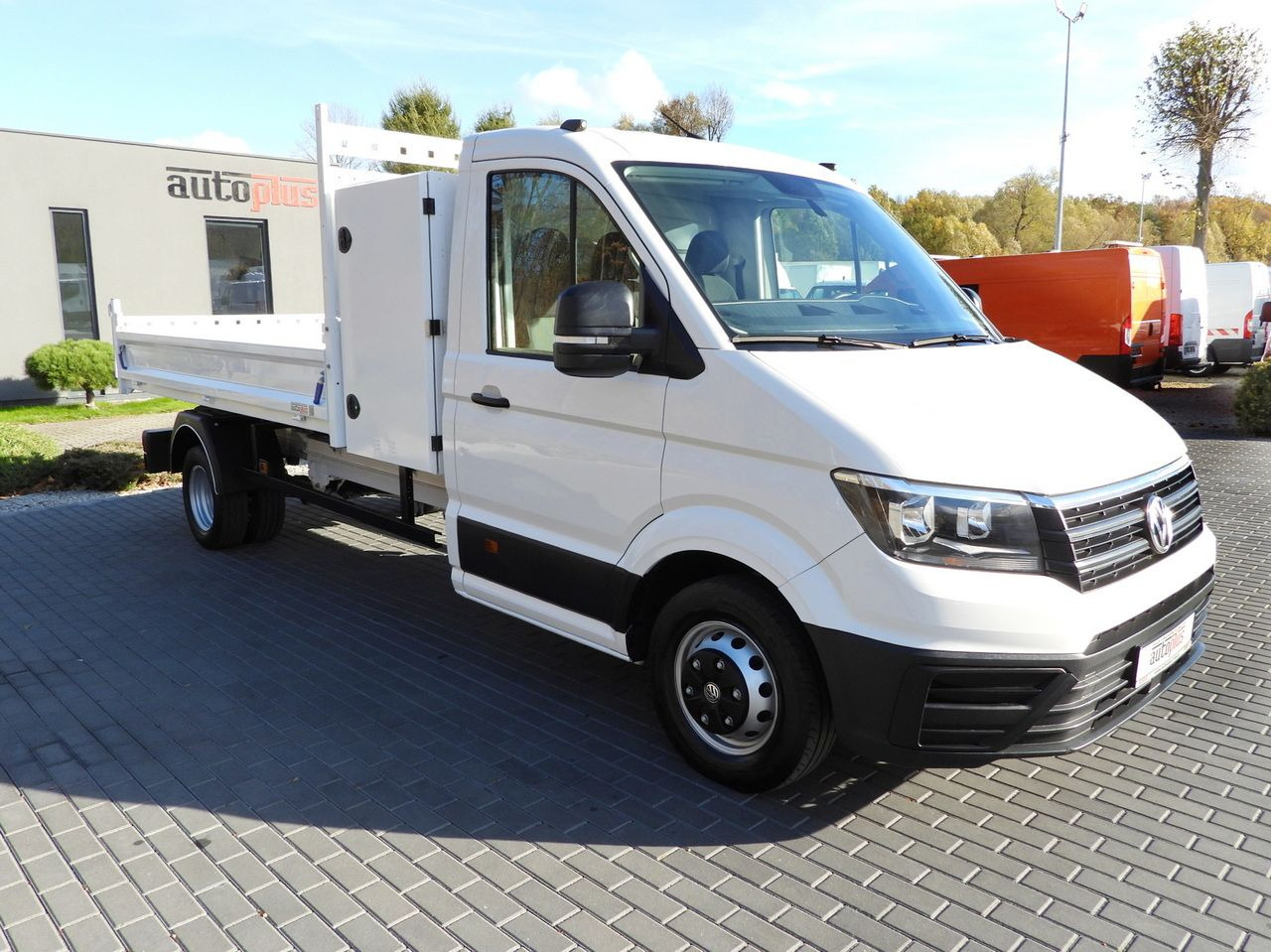 VOLKSWAGEN CRAFTER TIPPER CRUISE CONTROL NAVIGATION TWIN WHEELS AIR CONDITIONING  180HP - Tipper van: picture 4 VOLKSWAGEN CRAFTER TIPPER CRUISE CONTROL NAVIGATION TWIN WHEELS AIR CONDITIONING  180HP - Tipper van: picture 4