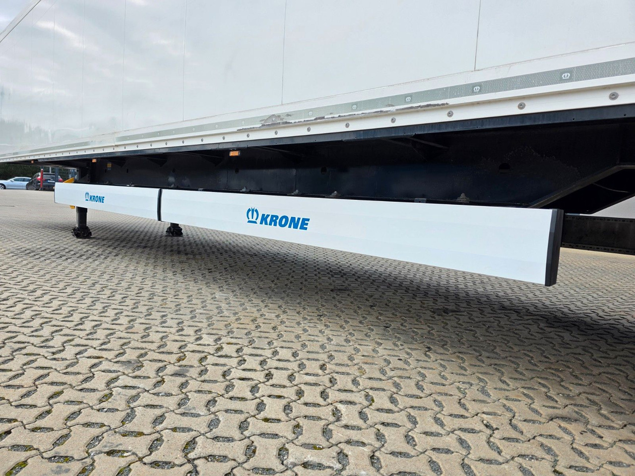 Closed box semi-trailer Krone SE / Rolltor TRIDEC / Zwangslenkung: picture 16