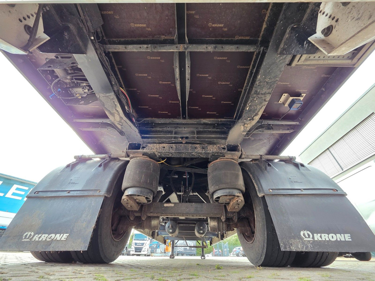Closed box semi-trailer Krone SE / Rolltor TRIDEC / Zwangslenkung: picture 26