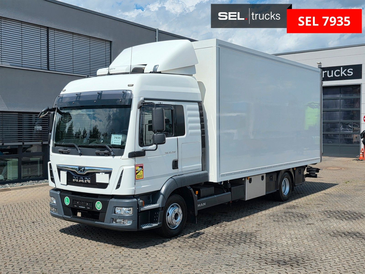 MAN TGL 12.250 4X2 BL / Standklima / Ldbw / Konvekta - Box truck: picture 2 MAN TGL 12.250 4X2 BL / Standklima / Ldbw / Konvekta - Box truck: picture 2