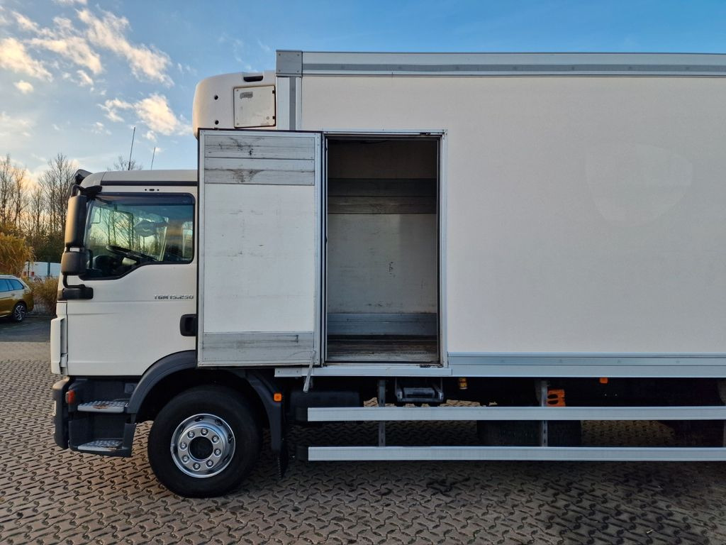 Refrigerated truck MAN TGM 15.250 4X2 BL / Ldbw /Triple Verdampfer MAN TGM 15.250 4X2 BL / Ldbw /Triple Verdampfer: picture 8 Refrigerated truck MAN TGM 15.250 4X2 BL / Ldbw /Triple Verdampfer MAN TGM 15.250 4X2 BL / Ldbw /Triple Verdampfer: picture 8