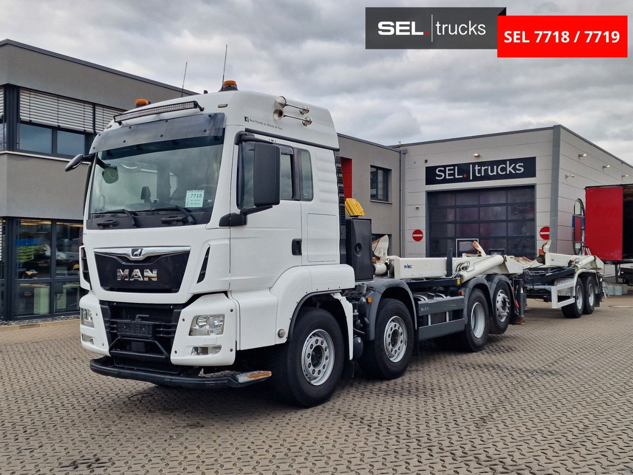 MAN TGS 35.500.8X2-6 BL / Silosteller / Lenkachse - Tipper: picture 1 MAN TGS 35.500.8X2-6 BL / Silosteller / Lenkachse - Tipper: picture 1
