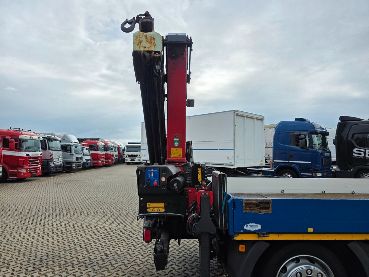 Crane truck MAN TGX 24.440 6X2-2 LL-U / Intarder / HMF / Fernb.: picture 12 Crane truck MAN TGX 24.440 6X2-2 LL-U / Intarder / HMF / Fernb.: picture 12