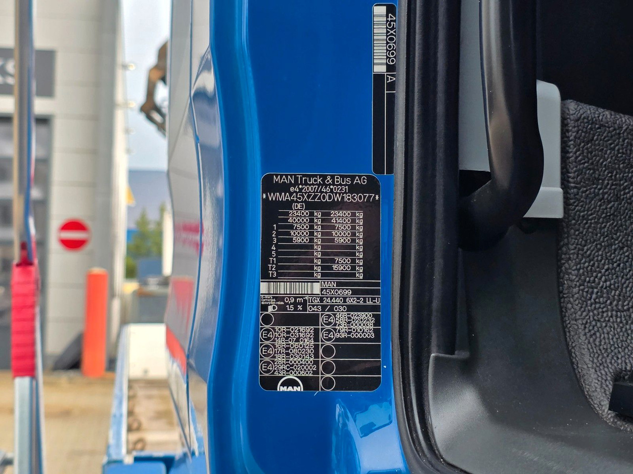 Crane truck MAN TGX 24.440 6X2-2 LL-U / Intarder / HMF / Fernb.: picture 23 Crane truck MAN TGX 24.440 6X2-2 LL-U / Intarder / HMF / Fernb.: picture 23