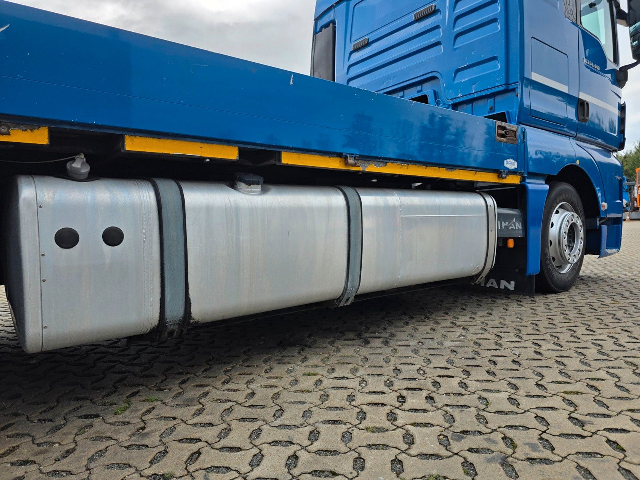 Crane truck MAN TGX 24.440 6X2-2 LL-U / Intarder / HMF / Fernb.: picture 11 Crane truck MAN TGX 24.440 6X2-2 LL-U / Intarder / HMF / Fernb.: picture 11