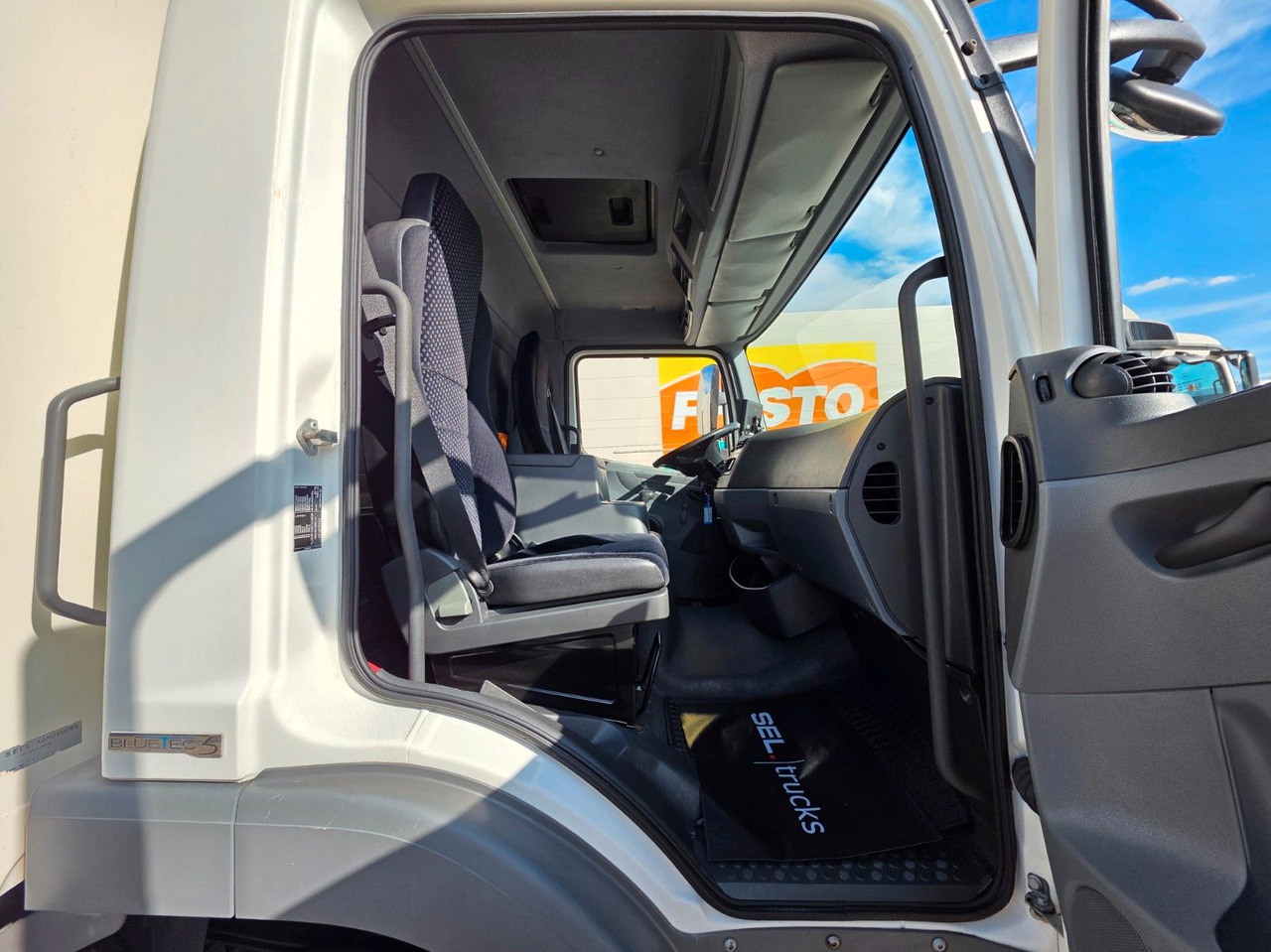 Box truck Mercedes-Benz Atego 1218 / Ladebordwand: picture 32