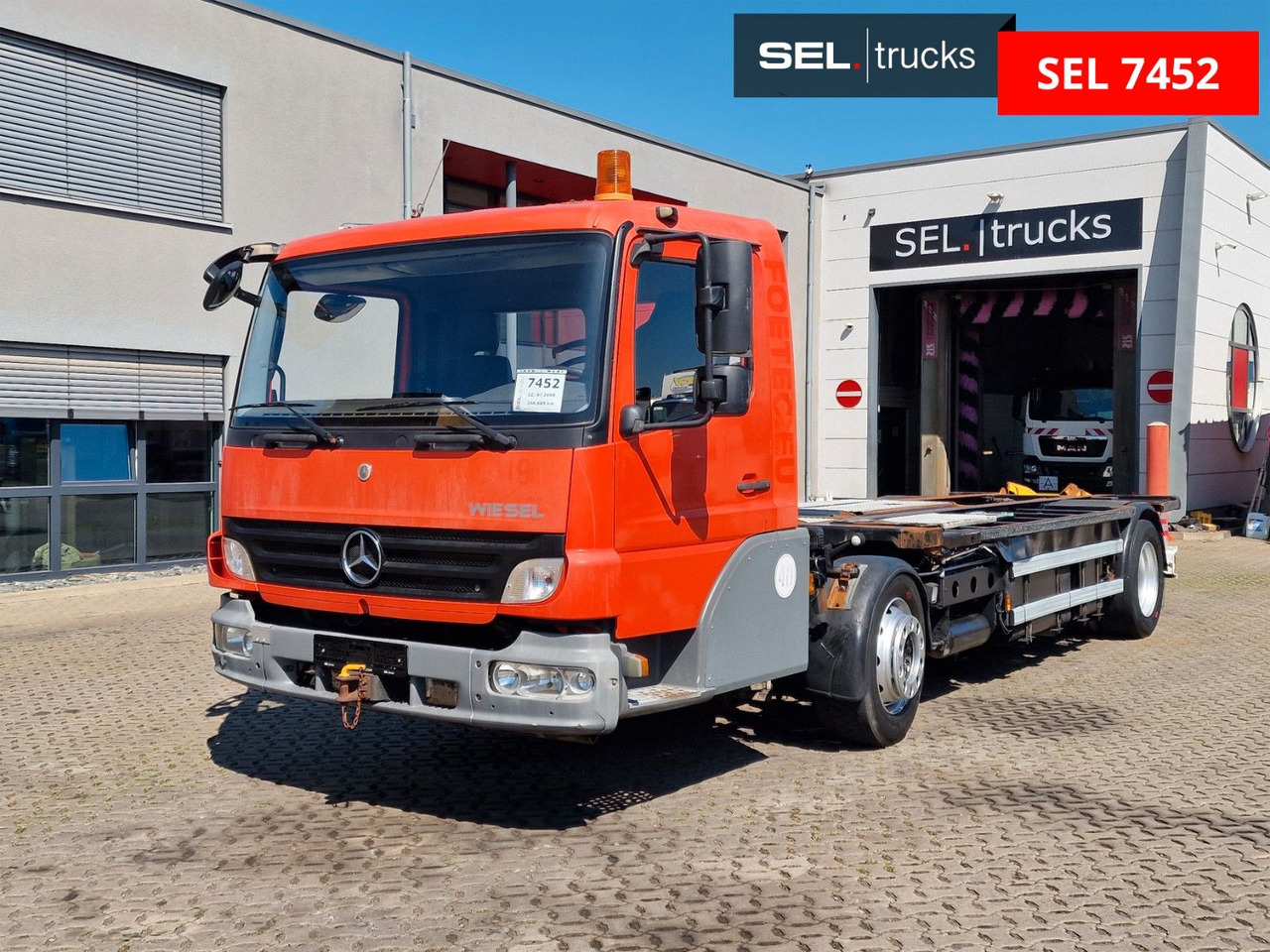 Mercedes-Benz KAMAG WBH 25 / Umsetzer / Wiesel / Rangierer - Container transporter/ Swap body truck: picture 1 Mercedes-Benz KAMAG WBH 25 / Umsetzer / Wiesel / Rangierer - Container transporter/ Swap body truck: picture 1