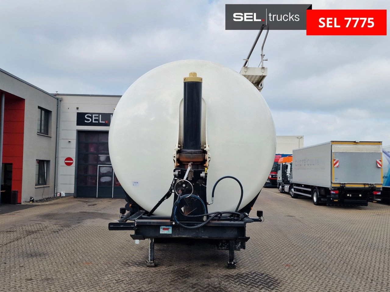 Spitzer SKS 27 / Kippsilo / 53.000 l / Liftachse - Silo semi-trailer: picture 2 Spitzer SKS 27 / Kippsilo / 53.000 l / Liftachse - Silo semi-trailer: picture 2