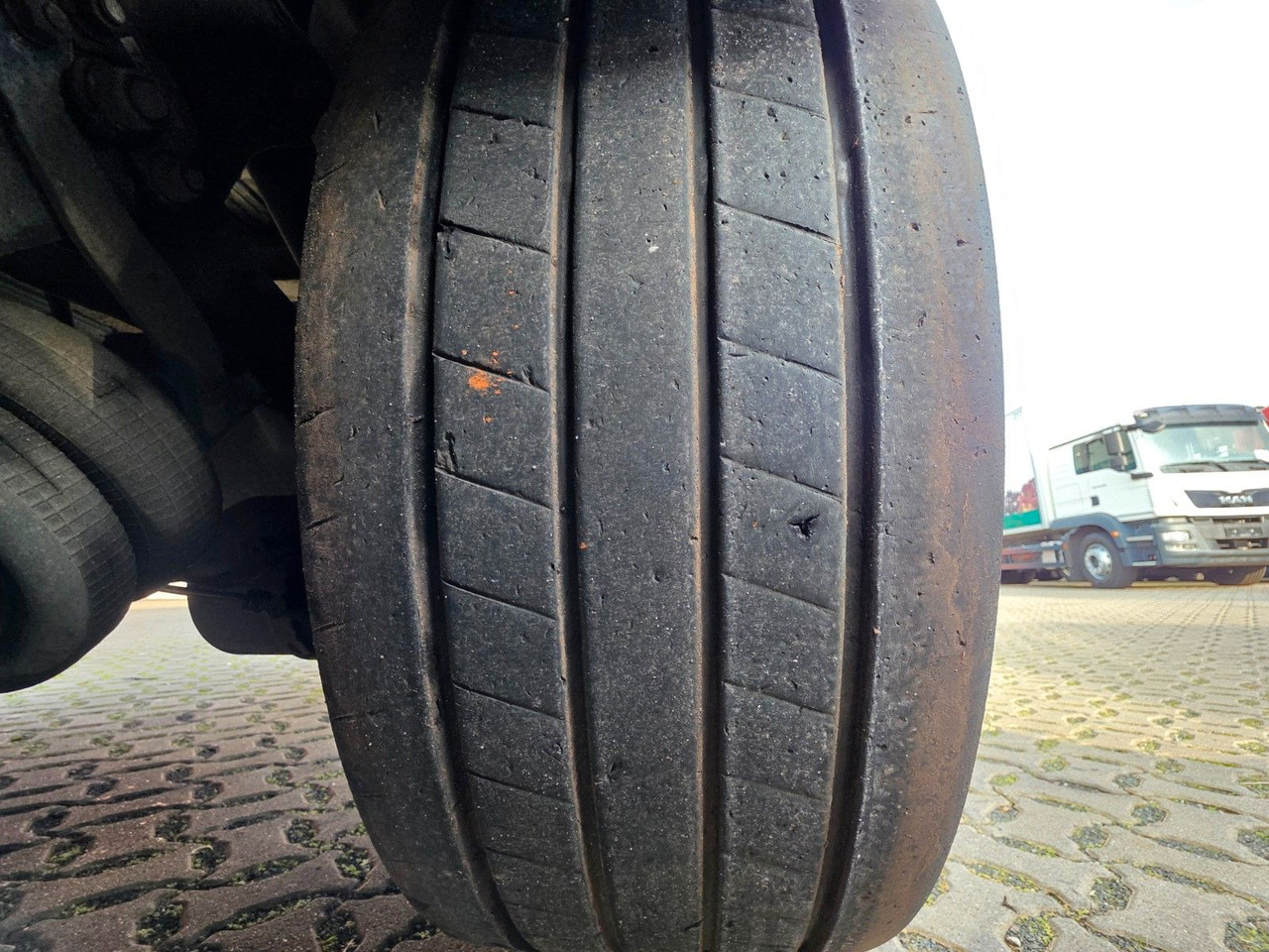 Walking floor semi-trailer Stas S300ZX /ADR Typ EX II, FL, OX, AT / 2 Liftachsen: picture 35