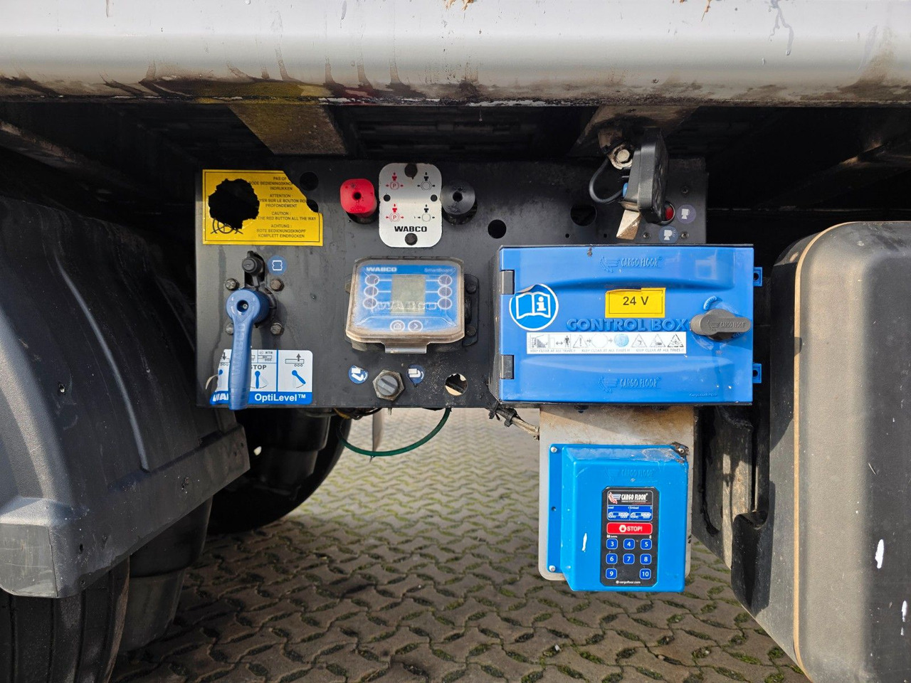 Walking floor semi-trailer Stas S300ZX /ADR Typ EX II, FL, OX, AT / 2 Liftachsen: picture 23